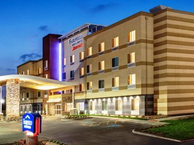 Fairfield Inn & Suites By Marriott Bakersfield North/Airport Exterior photo